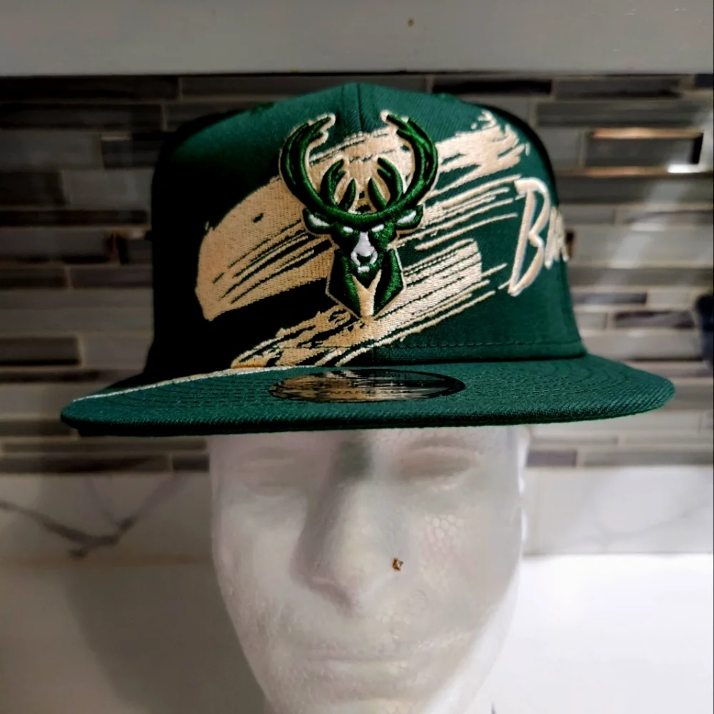 Milwaukee Bucks hat - Picture 1 of 3